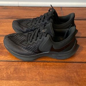Nike Zoom Winflo size 7 all black near new